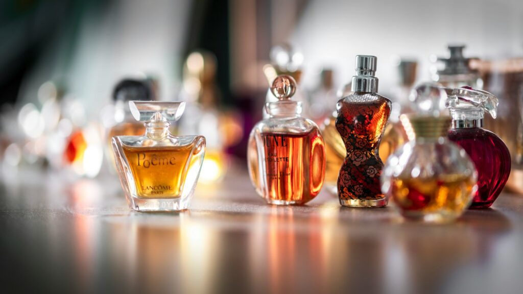 Perfume Layering: How to Compare and Combine Two Scents