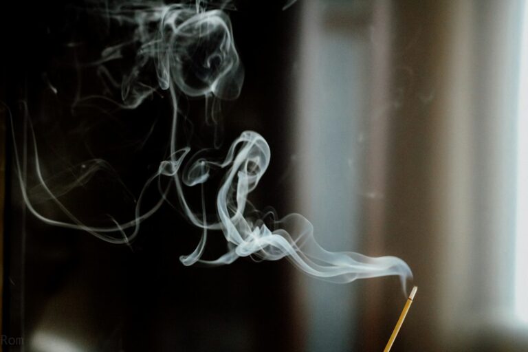What is oud incense smoke